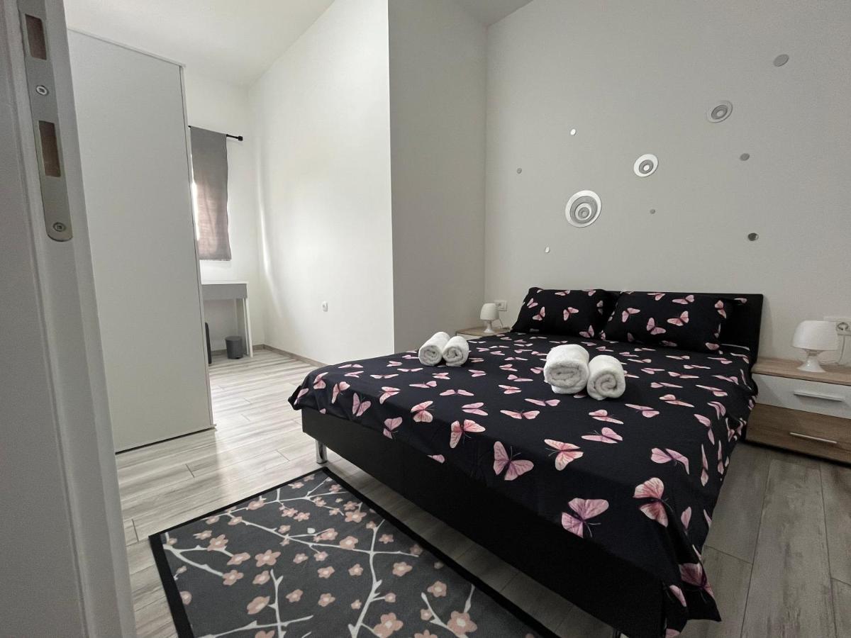 Apartment Tilia Оточац Экстерьер фото