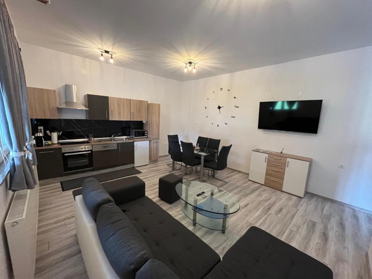 Apartment Tilia Оточац Экстерьер фото