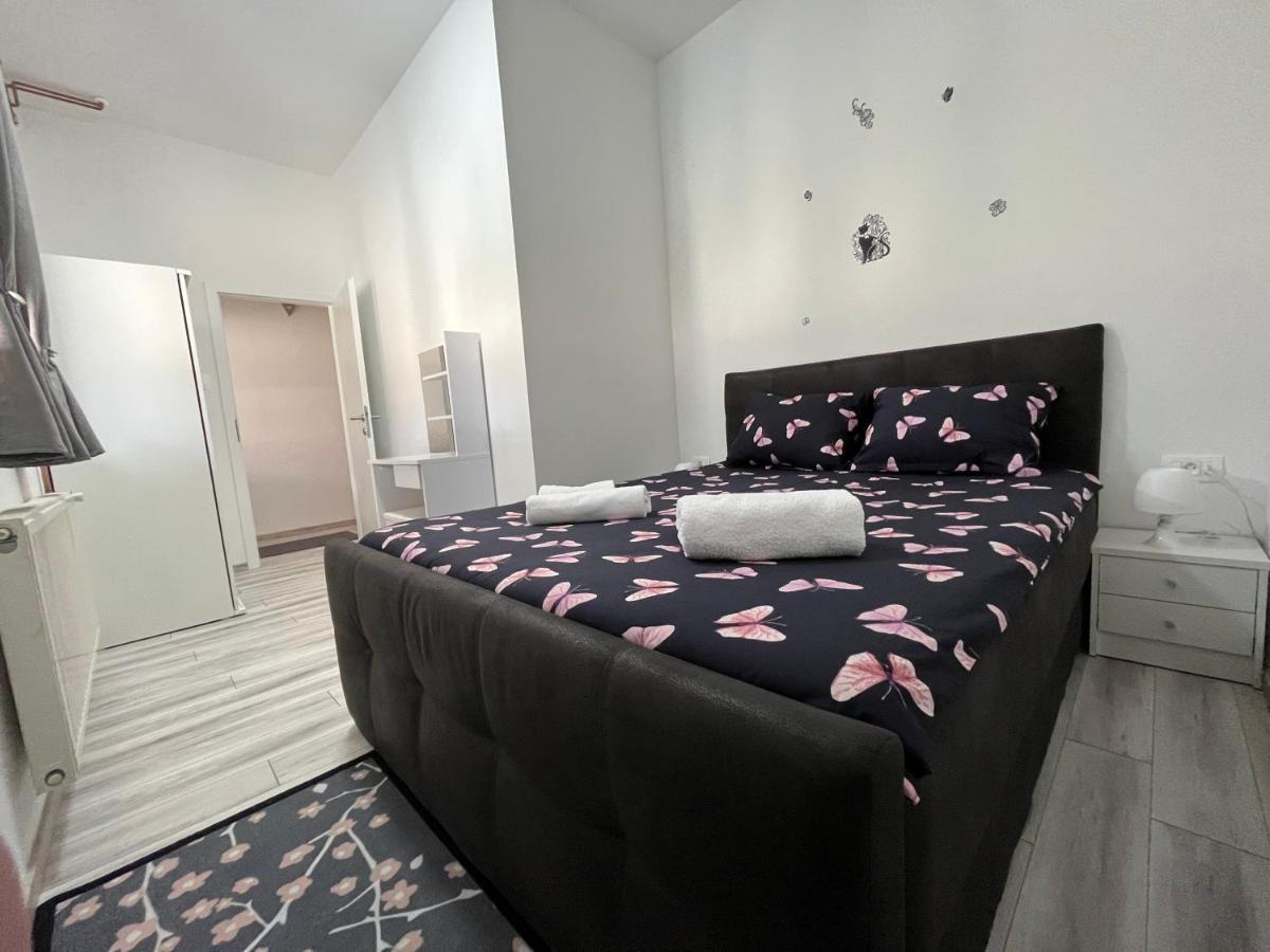 Apartment Tilia Оточац Экстерьер фото
